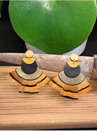 Série plumes et cuir.