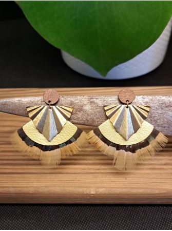 Série plumes et cuir.