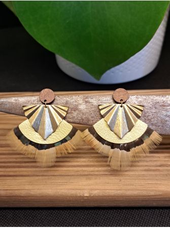 Série plumes et cuir.