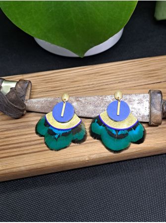 Série "plumes" et cuir.