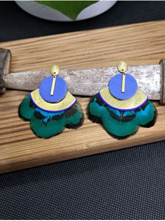 Série "plumes" et cuir.