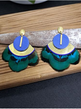 Série "plumes" et cuir.