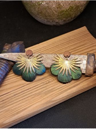 Boucles avec plumes vert canard.