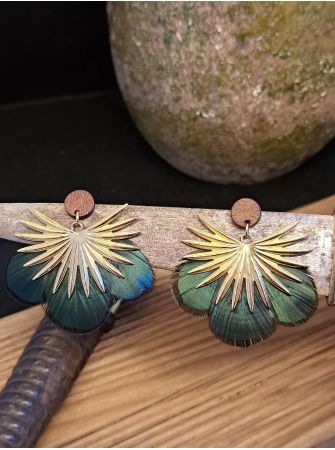Boucles avec plumes vert canard.