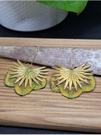 Boucles avec plumes.