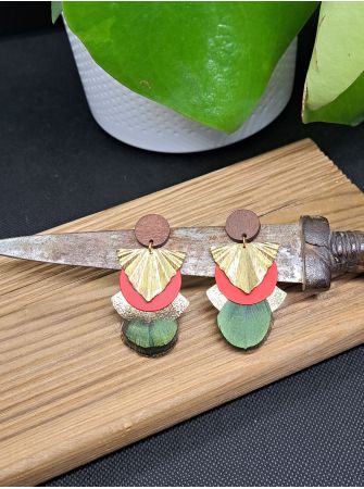 Boucles avec plumes et cuir