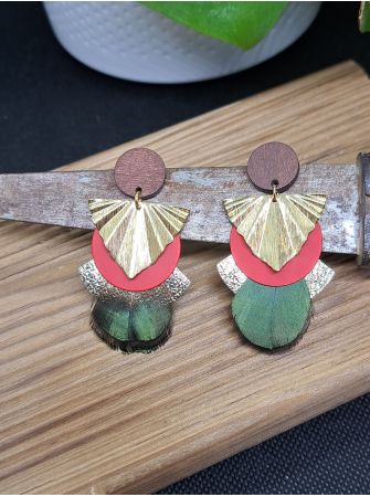 Boucles avec plumes et cuir