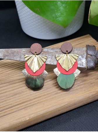 Boucles avec plumes et cuir