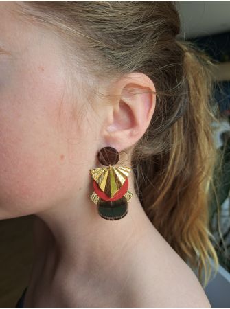 Boucles avec plumes et cuir