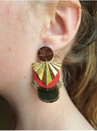 Boucles avec plumes et cuir