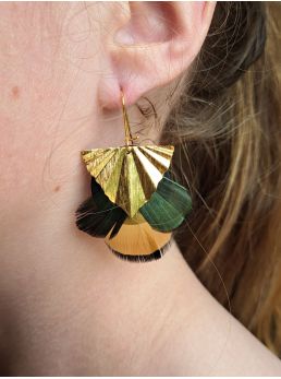 Boucles avec plumes.