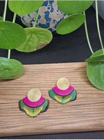 Série plumes et cuir.