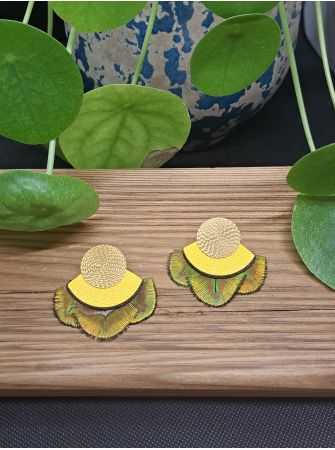 Série plumes et cuir.