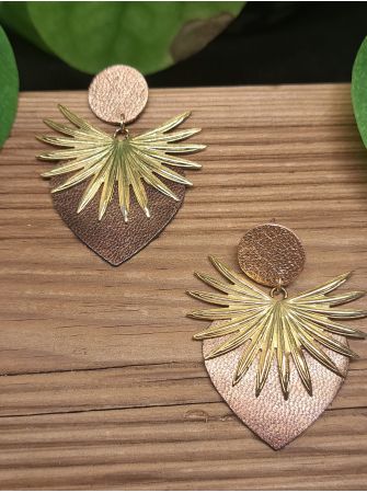 Coeur en cuir marron glacé et acier inoxydable