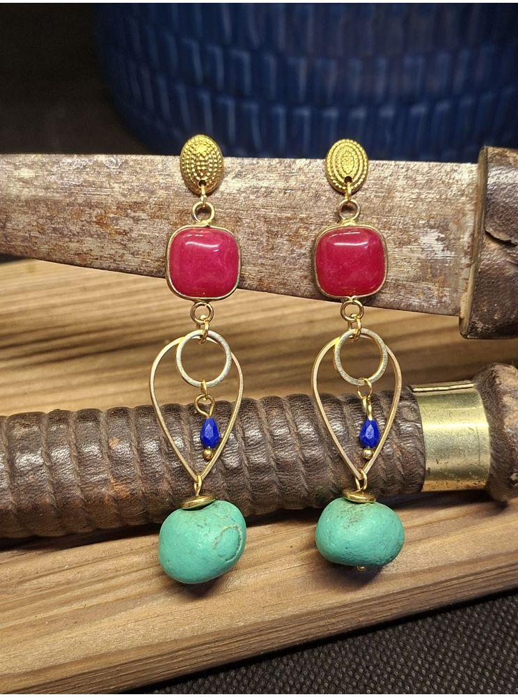 Boucles d'oreilles pierre fushia , perles turquoises