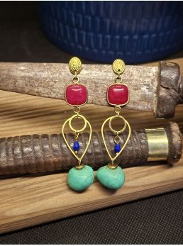 Boucles d'oreilles pierre fushia , perles turquoises