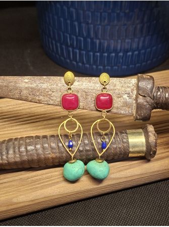 Boucles d'oreilles pierre fushia , perles turquoises