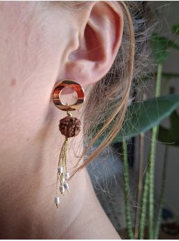 Boucles d'oreilles nature, nacrées.