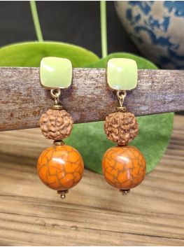 Boucles d'oreilles élégantes, orange et verte.