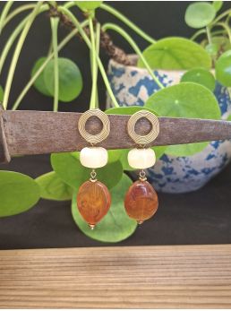 Boucles d'oreilles Mila, crème/caramel.