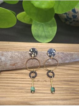 Boucles d'oreilles minimalistes.