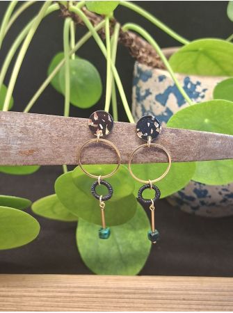 Boucles d'oreilles minimalistes.