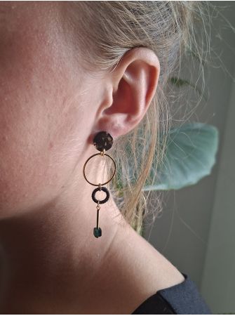 Boucles d'oreilles minimalistes.